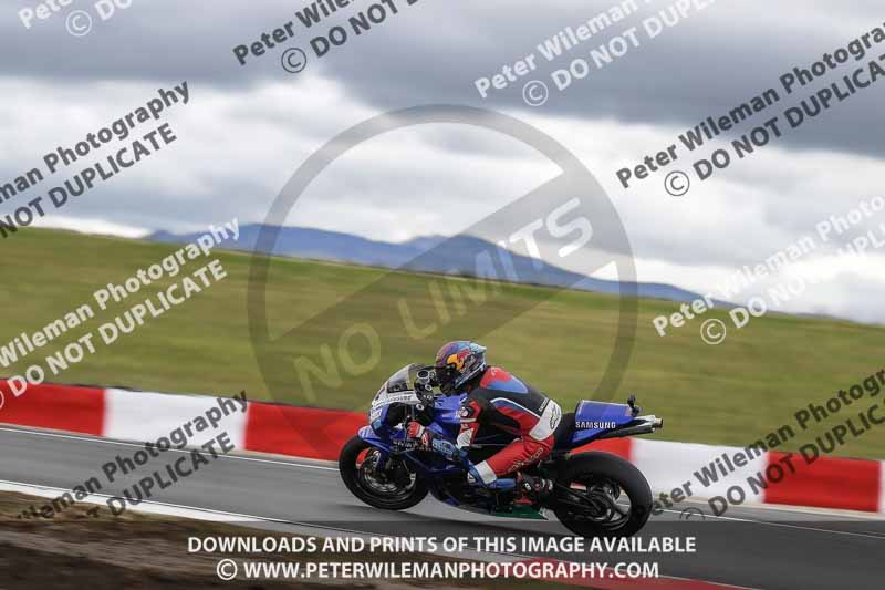 cadwell no limits trackday;cadwell park;cadwell park photographs;cadwell trackday photographs;enduro digital images;event digital images;eventdigitalimages;navarra;no limits trackdays;peter wileman photography;racing digital images;trackday digital images;trackday photos